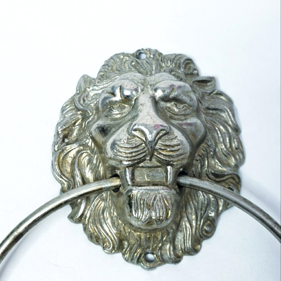 Vintage Pair of Lion Head Brass Door Knockers or Towel Holders - Picture 9 of 16
